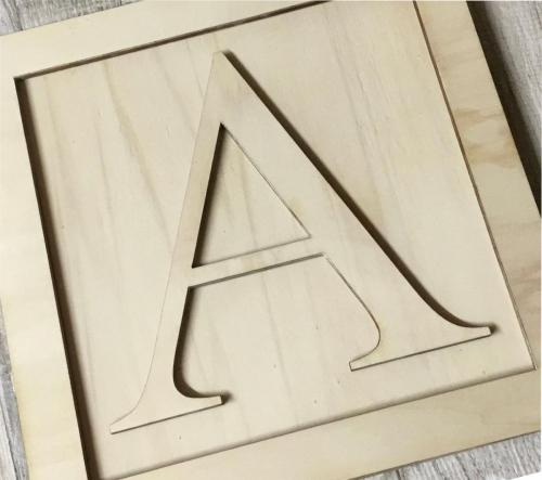 Egyedi lézervágott betűk fából